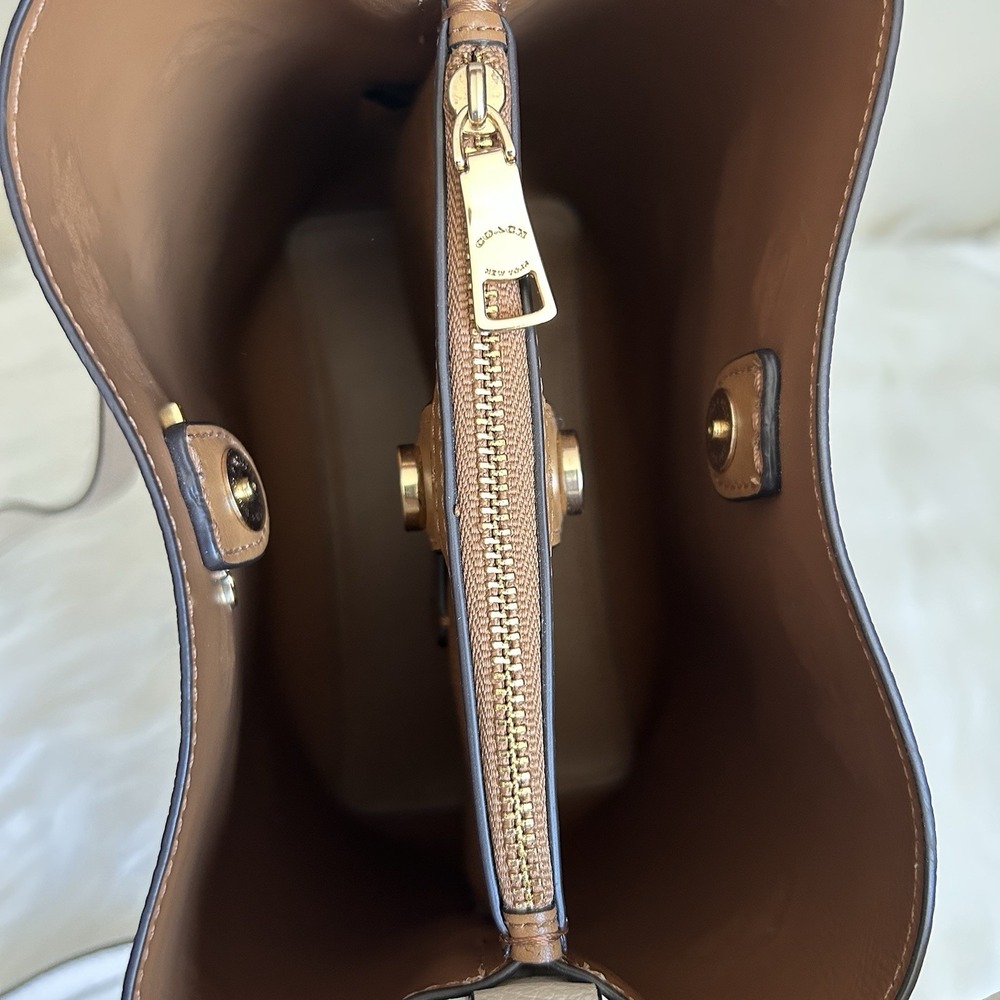 Coach Small Town Bucket Chalk White Floral Pebbled Leather Crossbody Excellent - Picture 6 of 14